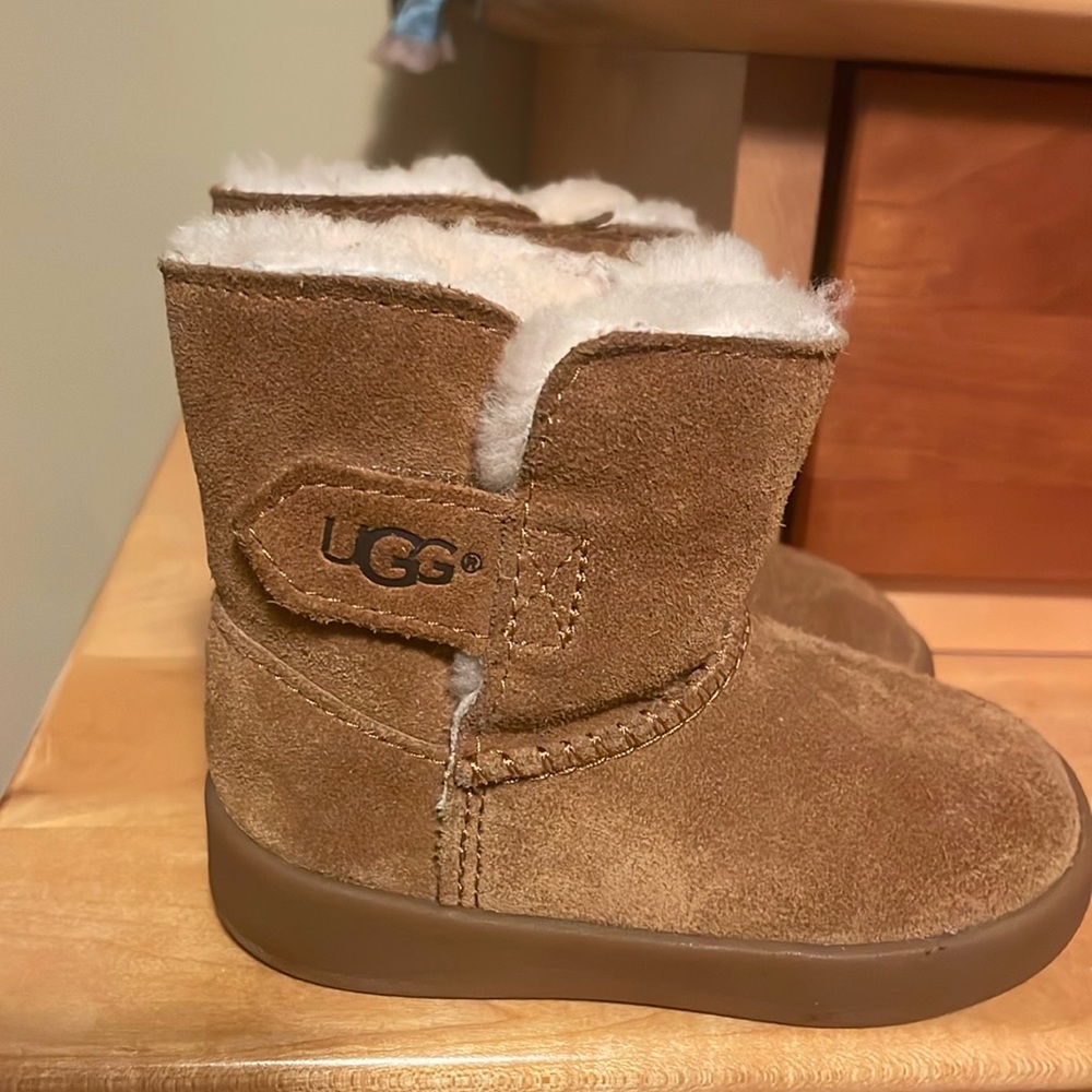 Baby/Toddler Uggs size 4/5
